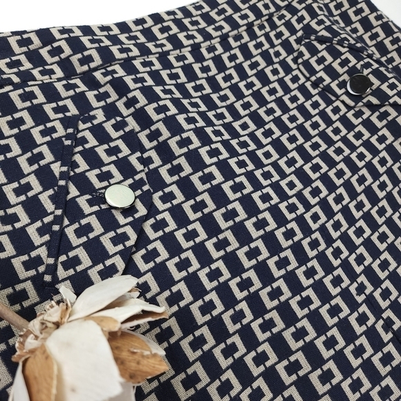 LOFT Black Cream Front Pleated Skirt Sz 2 - Picture 3 of 15